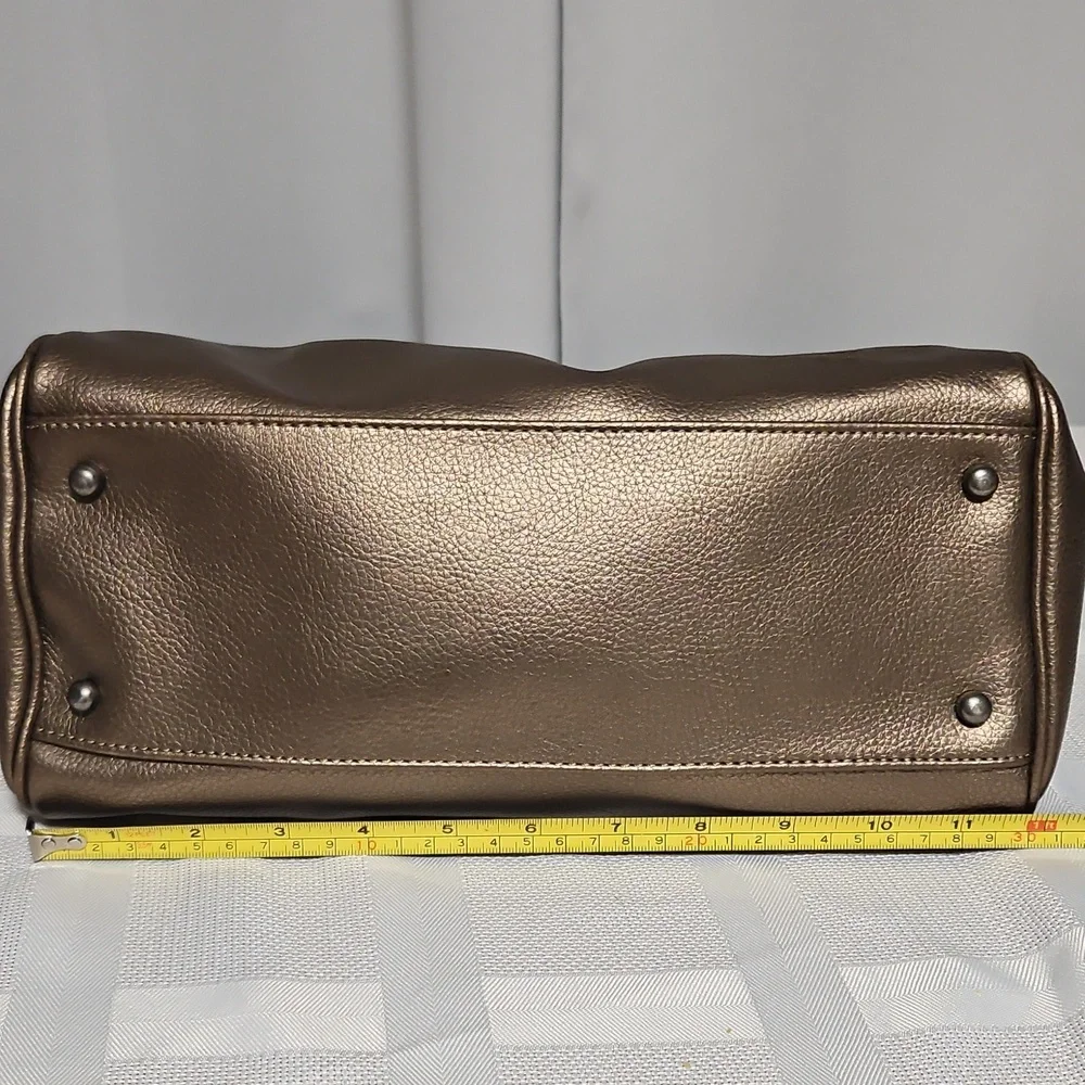 Tommy Hilfiger Bronze Vintage-style Baguette/barrel Bag